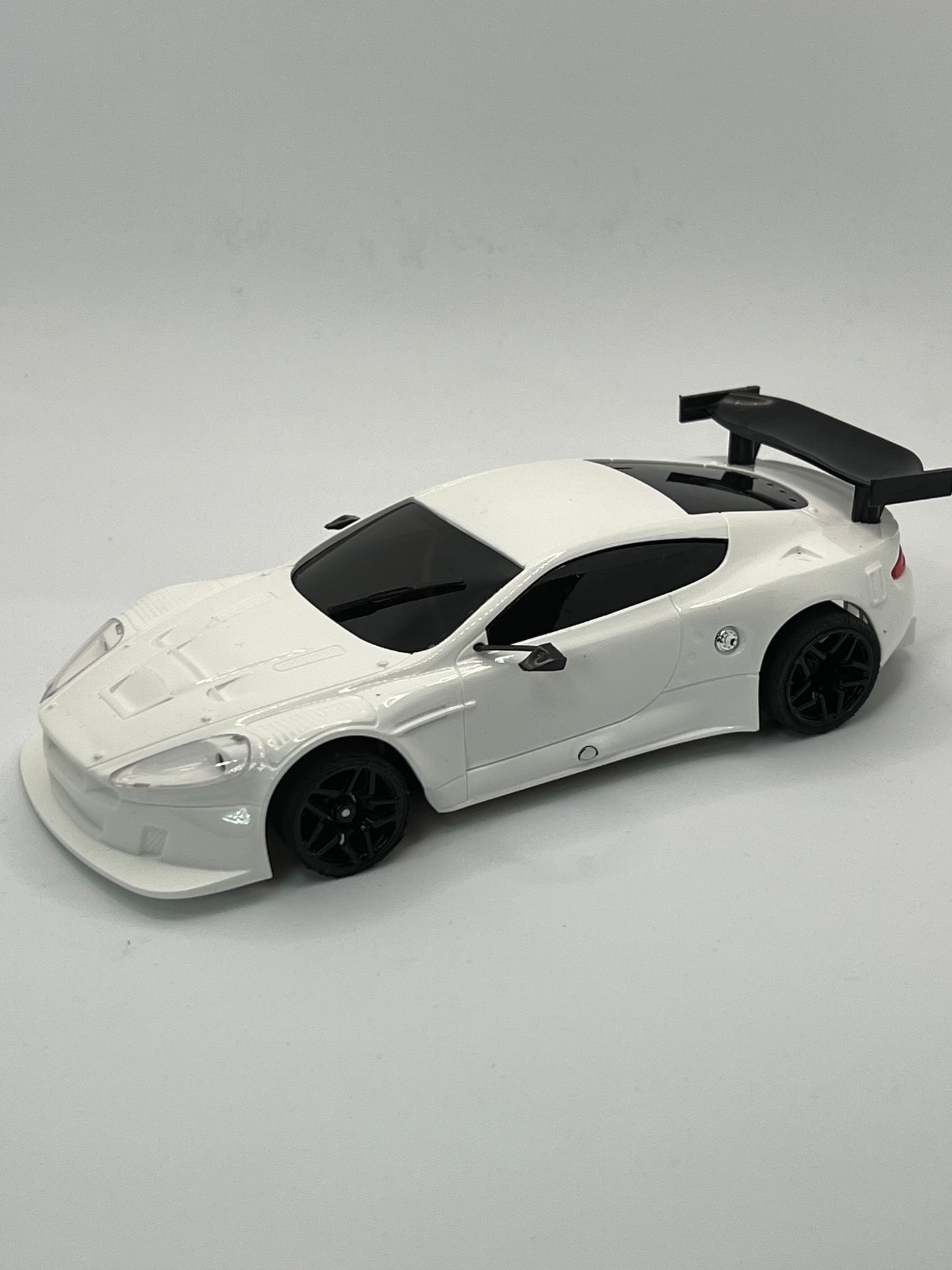 Mini-Z Aston Martin 98mm body - White