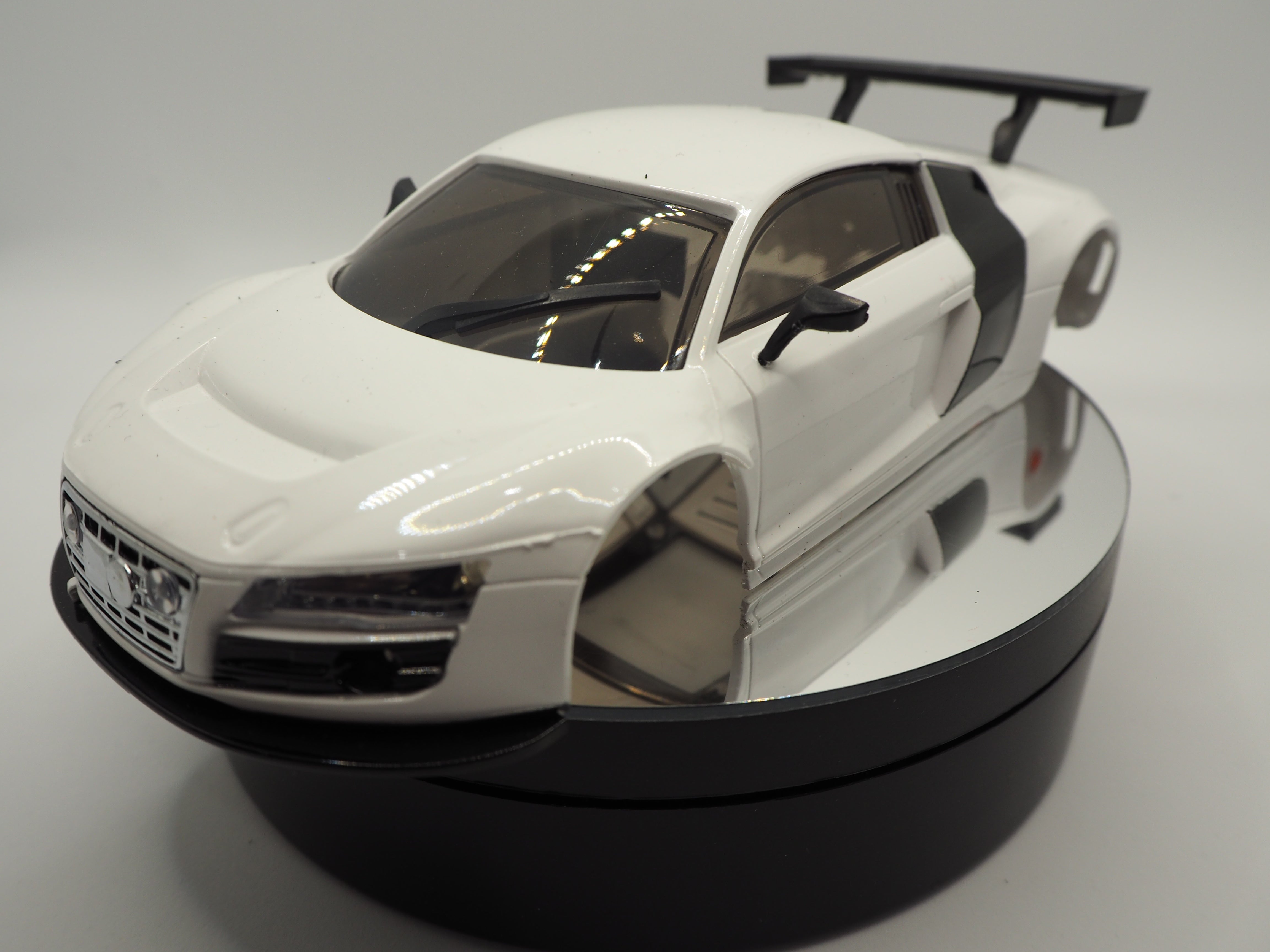 Alpine White - Silver Horse RC Mini-Z Audi R8 98mm body