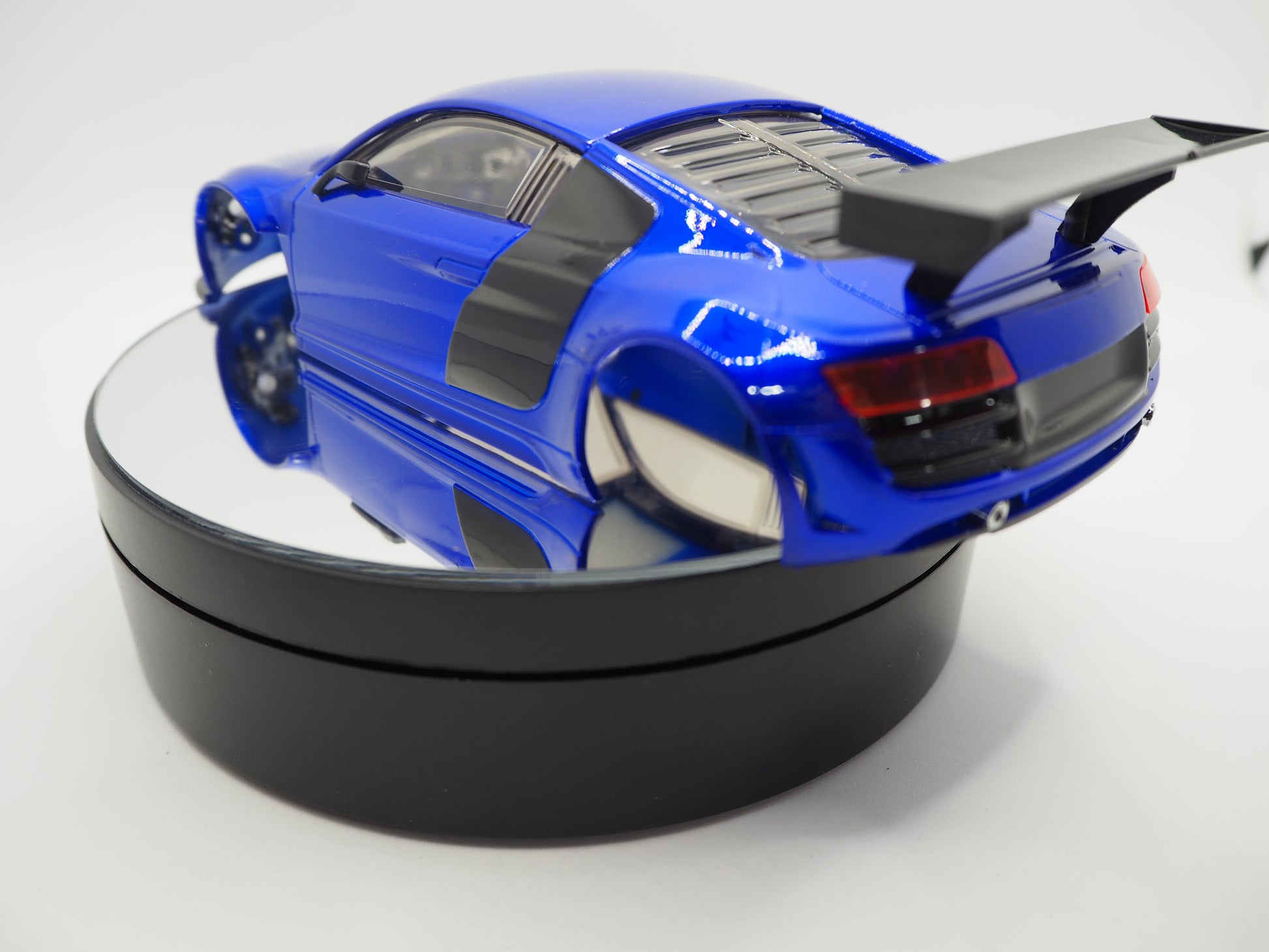 RC car AUDI R8 gets unboxed, tuned and tested! Kyosho Mini-Z! 
