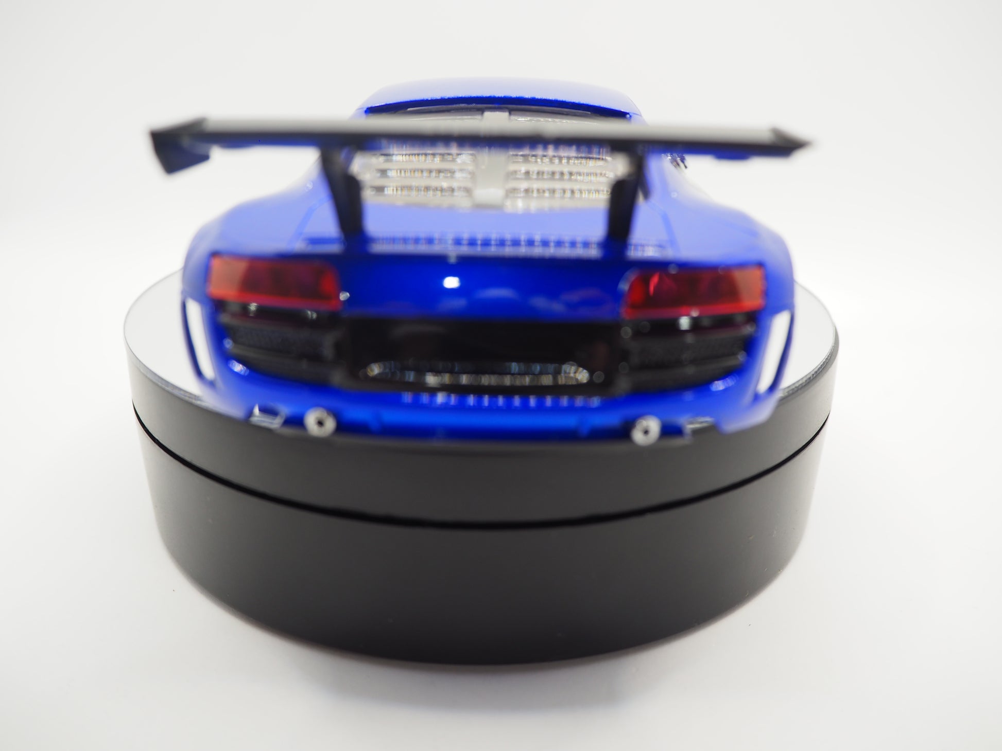 RC car AUDI R8 gets unboxed, tuned and tested! Kyosho Mini-Z