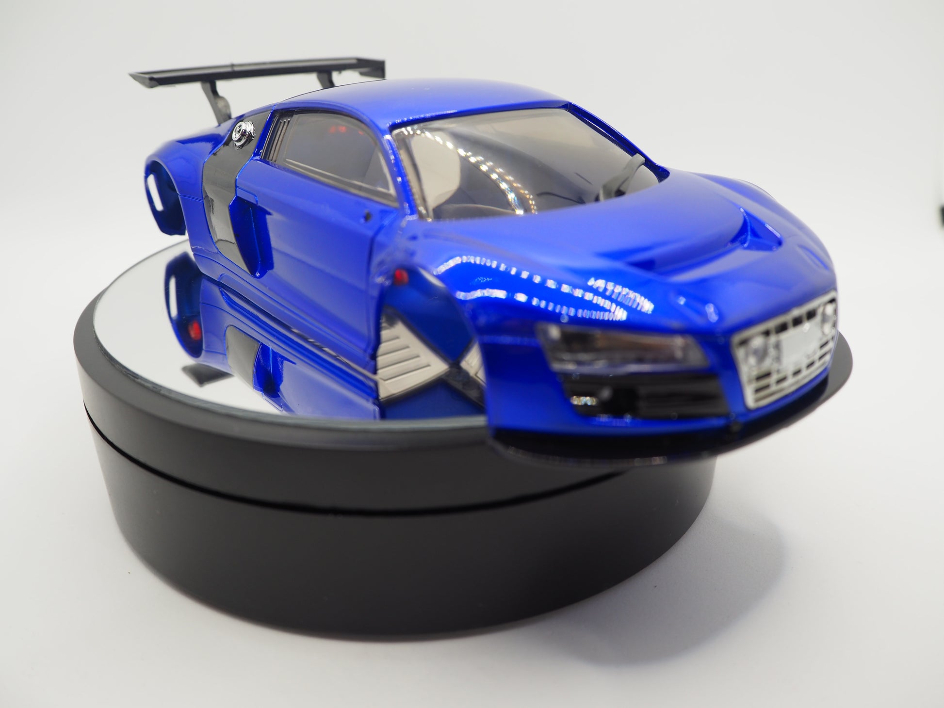 RC car AUDI R8 gets unboxed, tuned and tested! Kyosho Mini-Z! 